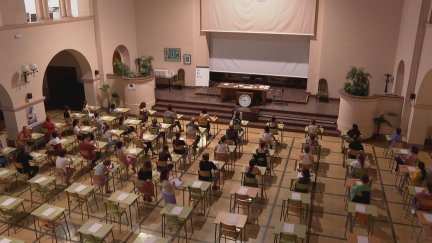 Opositores preparados para comenzar la prueba en Zaragoza