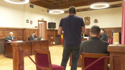 Los dos guardias civiles durante su declaración en el juicio.