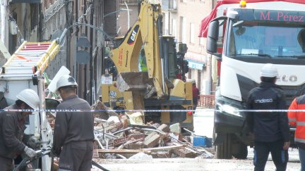 Se suceden los trabajos en la zona en la que antes estaba el edificio derrumbado.