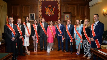 La alcaldesa y el equipo de gobierno en el acto de constitución del Consistorio turolenses. / Ayuntamiento de Teruel.