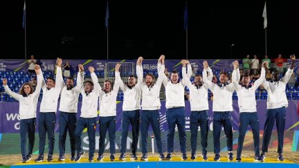 Los jugadores de la selección española, en lo más alto del podio de los Juegos Europeos.