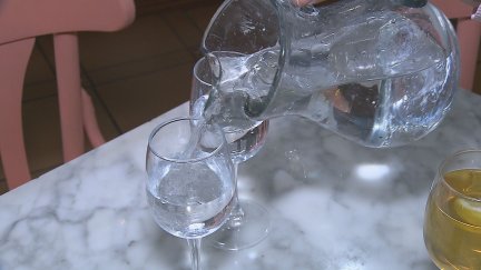 Ocho de cada diez comensales no están dispuestos a pagar por el agua del grifo filtrada