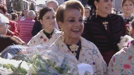 Carmen Sevilla en la Ofrenda de Flores a la Virgen del Pilar, 2009.