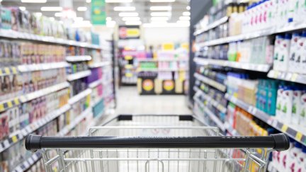 La tasa anual de inflación cae 1,3 puntos respecto a mayo. / Canva