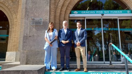 La consejera de Sanidad en funciones, junto al rector de la Universidad de Zaragoza y el director general de Universidad, en el Hospital Royo Villanova. / Gobierno de Aragón
