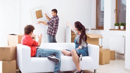 De media, los universitarios cambian de piso entre dos y tres veces a lo largo de la carrera. / Canva
