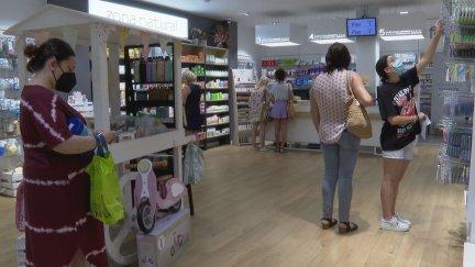 El Consejo de Ministros aprueba este martes la eliminación de la mascarilla obligatoria en centros sanitarios y farmacias.