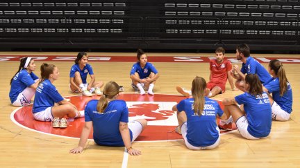 Las jugadoras del Sala Zaragoza durante un entrenamiento.