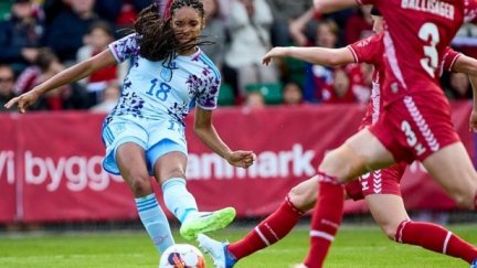 Salma Paralluelo durante el encuentro con España.