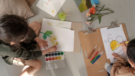 Los expertos se muestran favorables a los premios, siempre que no sean materiales. / Canva