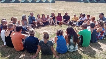 Embosqadas lleva 10 años organizando campamentos para adultos./ Embosqadas.