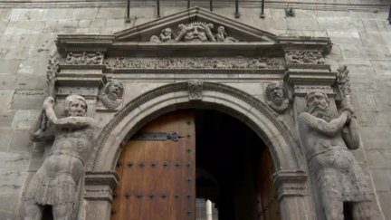 La Audiencia de Zaragoza condena a un profesor de piano a cuatro años de cárcel por abusos sexuales continuados a un menor.