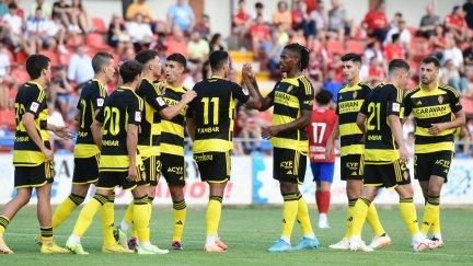 Los jugadores del Real Zaragoza celebran uno de los goles anotados en Pinilla.