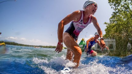 Inés Donoso, triatleta del Estudener Triatlón Europa, durante la prueba celebrada en Bañolas.