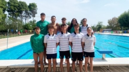 Los nadadores que representaron a El Olivar.
