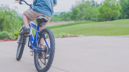 Un menor de 14 años ha sufrido un traumatismo craneoencefálico grave tras caerse de la bicicleta. / Canva