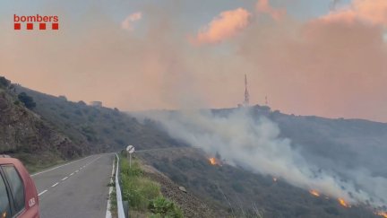Zona afectada por el fuego en Portbou (Gerona) este sábado. / Bombers Catalunya