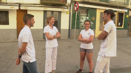 Fernando y Cristina Esperanza, Ibón Cejalvo y Santos Santolaria son las cuatro nuevas incorporaciones a los danzantes de Huesca. / Aragón TV