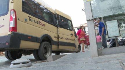 El vehículo de 13 plazas realiza un viaje regular diario desde los barrios de San Blas, Villaspesa y Castralvo.