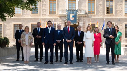 Los nuevos responsables del Ejecutivo aragonés han tomado posesión de sus cargos este sábado.