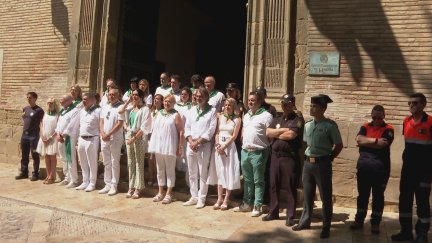 Momento de la concentración frente al Ayuntamiento de Huesca.