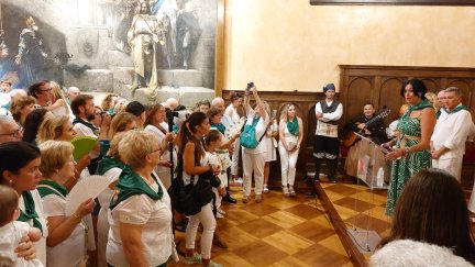 Más de 80 oscenses residentes fuera de la ciudad han sido homenajeados en Huesca. / Ayuntamiento de Huesca
