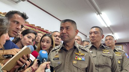 El subdirector de la policía tailandesa atiende a los medios./ Somkeat Ruksaman (EFE)