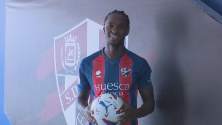 Álex Balboa en su presentación como jugador de la SD Huesca