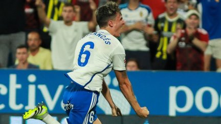 Alejandro Francés celebra el gol que decidió el encuentro.