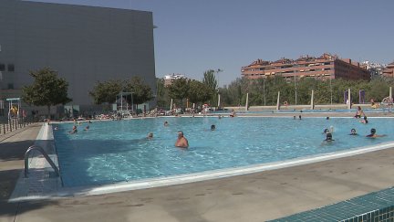 Las piscinas municipales de Zaragoza han bajado sus precios por la ola de calor.