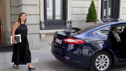 La presidenta del Congreso, Francina Armengol a su salida del Congreso de los Diputados, este viernes. / EFE
