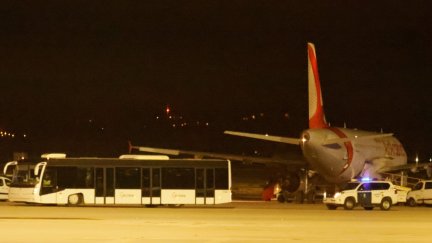 Imagen de archivo de una detención llevada a cabo en el aeropuerto de Mallorca. / Europa Press
