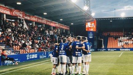 Los jugadores del Teruel celebran el primer gol del partido en el Anxo Carro.