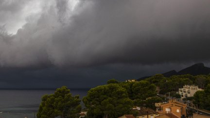 La borrasca Betty sobre la isla de Mallorca este domingo. / EFE