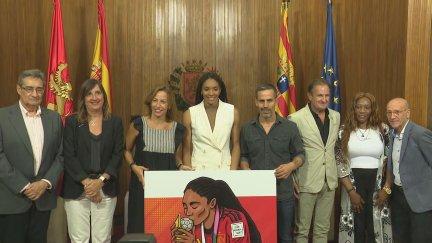 Salma Paralluelo, en el Ayuntamiento. Foto: Aragón Deporte