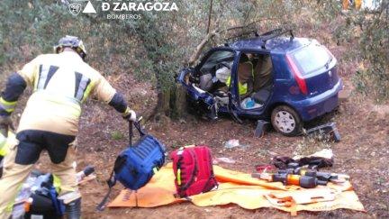 La víctima ha sido trasladada a un hospital por una ambulancia del 061 y también ha intervenido la Guardia Civil. / DPZ