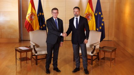 Alberto Núñez Feijóo (PP) y Santiago Abascal (Vox) han mantenido una reunión este martes. / Europa Press