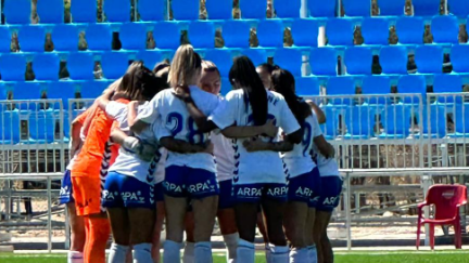 Las jugadoras del Zaragoza CFF, conjuradas antes del partido. Foto: Zaragoza CFF