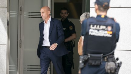 El expresidente de la Real Federación Española de Fútbol (RFEF) Luis Rubiales sale de declarar de la Audiencia Nacional, en Madrid. / Europa Press