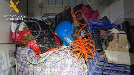 Algunos de los efectos intervenidos. / Guardia Civil