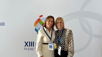 Las alcaldesas María José García-Pelayo y Natalia Chueca este sábado durante la celebración del Pleno de la Federación Española de Municipios y Provincias. / Ayuntamiento de Zaragoza
