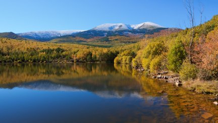 Imagen del Moncayo (Zaragoza) en otoño. / Canva.