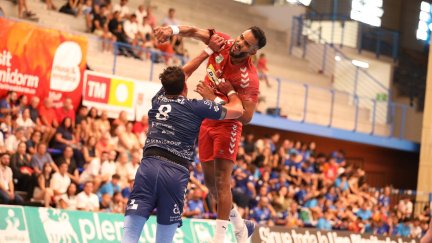 El Bada Huesca empata ante un duro Benidorm (26-26). Foto: Edwin Van’t Hek