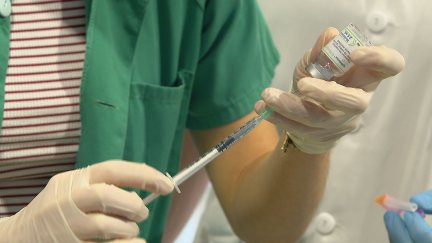 Los expertos alertan de un repunte de positivos en covid en el último mes y aconsejan que la mejor forma de prevenir casos graves es la vacunación.