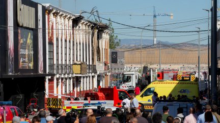 Imagen de la fachada de la discoteca en donde se ha producido el incendio. / EFE