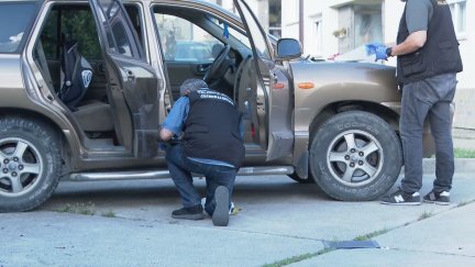 La Policía Judicial ha analizado el vehículo en el que huyó el detenido.