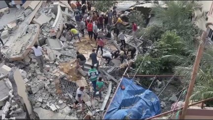 El primer ministro de Israel, Benjamin Netanyahu, declaró este sábado el estado de guerra en el país tras el ataque masivo con más de 2.200 cohetes.