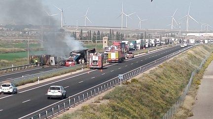 El accidente ha obligado a cortar la A-68 en sentido Zaragoza.