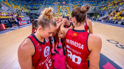 Las jugadoras de Casademont conjuradas antes de un partido
