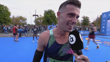 Carlos Mayo, durante su entrevista tras batir el récord de España de Media Maratón.